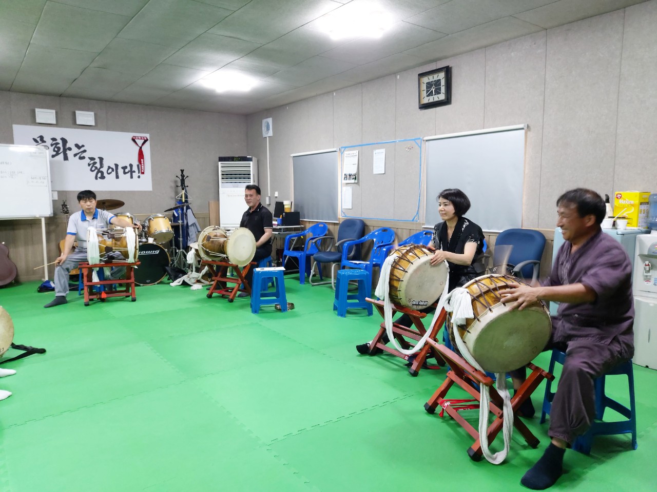 BandPhoto_2021_06_24_11_53_26[1].jpg